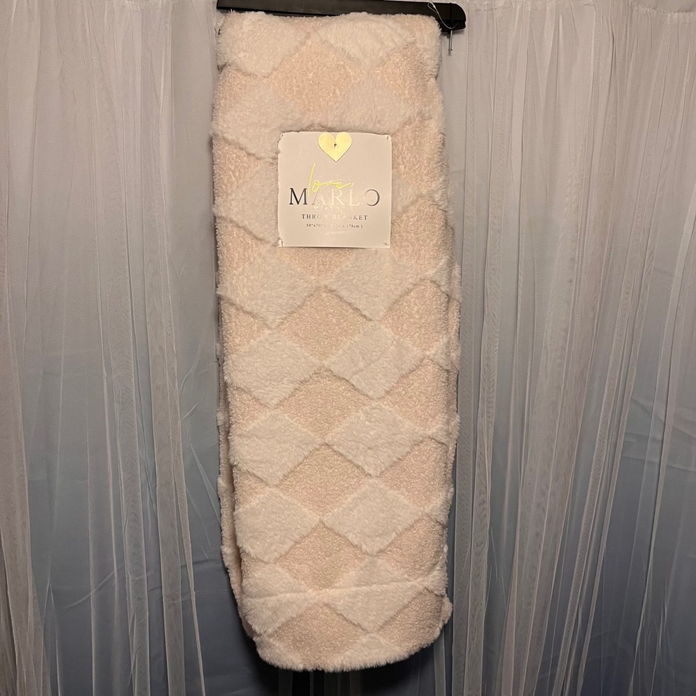 Love Marlo Cozy Plush Diamond Quilted Throw Blanket 50x70 Cream‎ And White